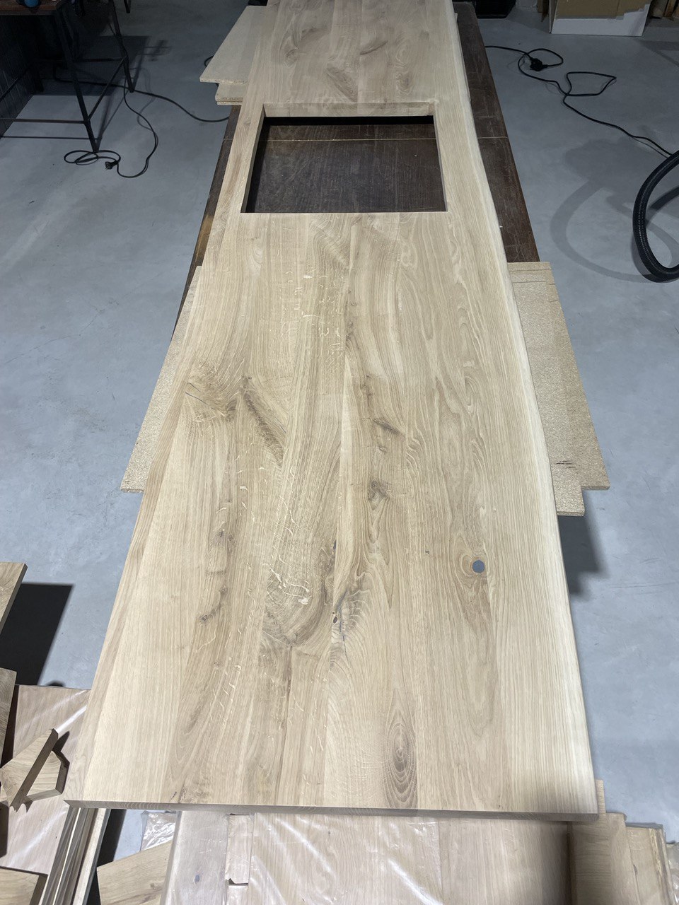 Massieve eiken keukenbladen boomstam kant